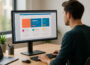 Modernes Arbeitsumfeld mit Monitoren für Webdesign und offenem Website-Layout
