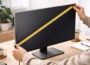 Monitorgröße wird mit einem Maßband diagonal am Bildschirm gemessen